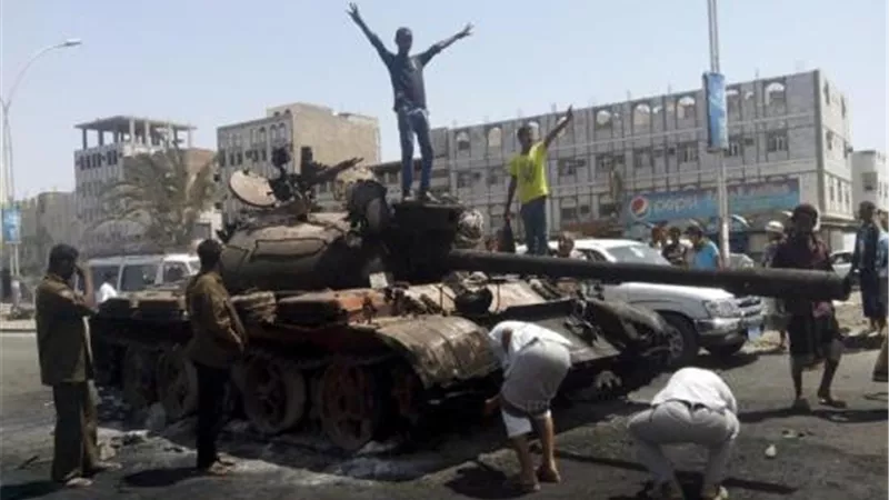 بدء عملية السهم الذهبى لتحرير المواقع المحاصرة فى عدن جنوبي اليمن