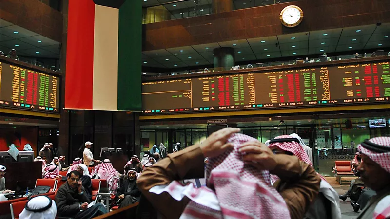 البورصة الكويتية تغلق على انخفاض في مؤشراتها الثلاثة