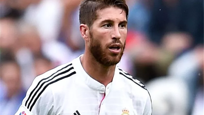 مانشستر يونايتد يتقدم بعرض كبير لضم راموس مدافع ريال مدريد 