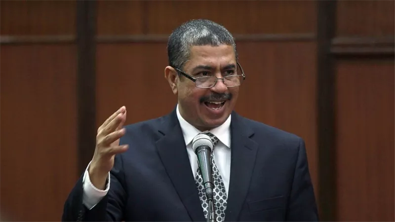 بحاح يغادر عدن بعد زيارة ليوم واحد