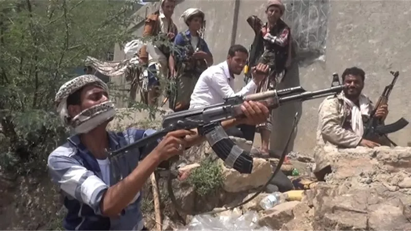 انفجارات تهز تعز واحتدام المعارك شرقي اليمن