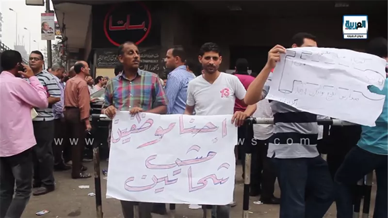 بالفيديو.. وقفة لموظفي الأوقاف للمطالبة بإلغاء قانون 18 بالدقي 
