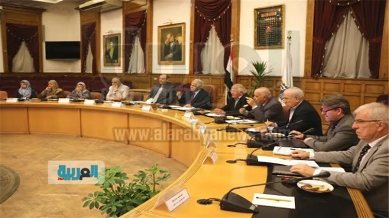 محافظ القاهرة: نستهدف الوصول بأسطول النقل العام لـ10 آلاف اتوبيس