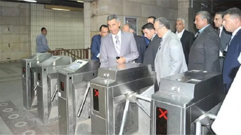 اليوم.. وزير النقل يلتقي عاملي المترو لمناقشة مطالبهم