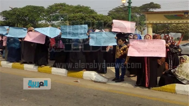 بالصور.. وقفة احتجاجية للمعلمات الحاصلات على عقد الـ50 جنيهاً بالمنيا
