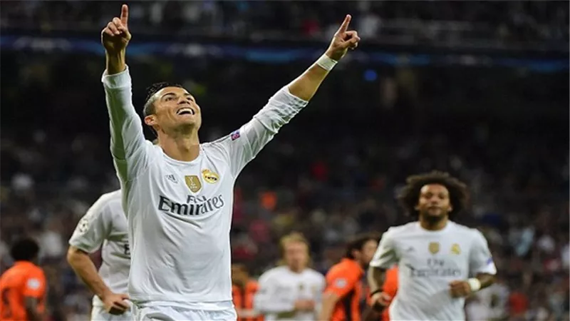 بالفيديو.. ريال مدريد يفوز بصعوبة على شاختار برباعية