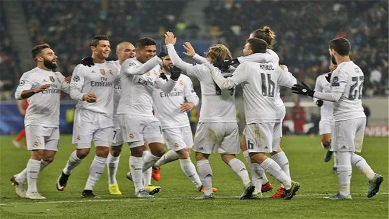 بالفيديو.. 9 فرق تتأهل لربع نهائي دوري أبطال أوروبا