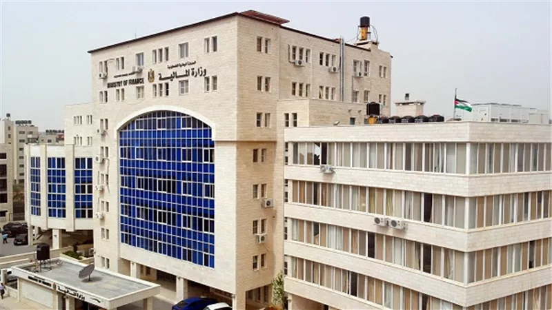 وزارة المالية بغزة تعلن صرف جزء من رواتب موظفي حكومة حماس السابقة