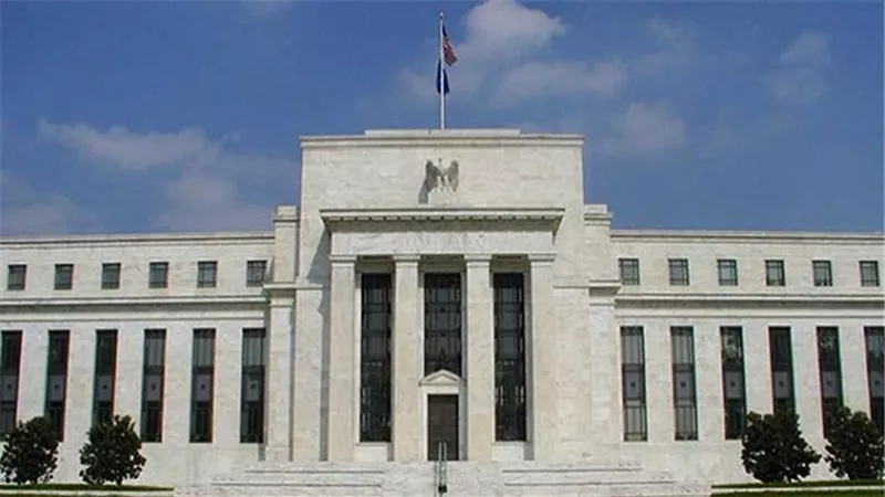الفيدرالي الأمريكي يقرر رفع سعر الفائدة بنسبة ربع نقطة في المائة