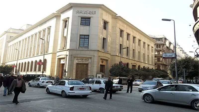 البنك المركزي يبيع 39.4 مليون دولار للبنوك بسعر 7.73 جنيه