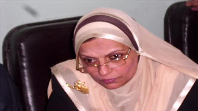 لجنة من 