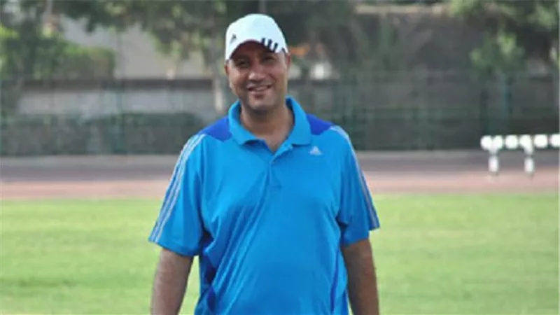 مدرب حراس شباب الأهلي يتلقى 