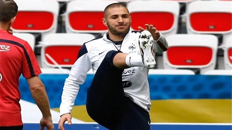آرسنال يستعد لجعل بنزيما الأغلى في الدوري الإنجليزي