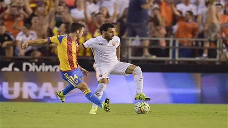 صلاح يدعو جماهير روما لمساندة الفريق في الدوري 