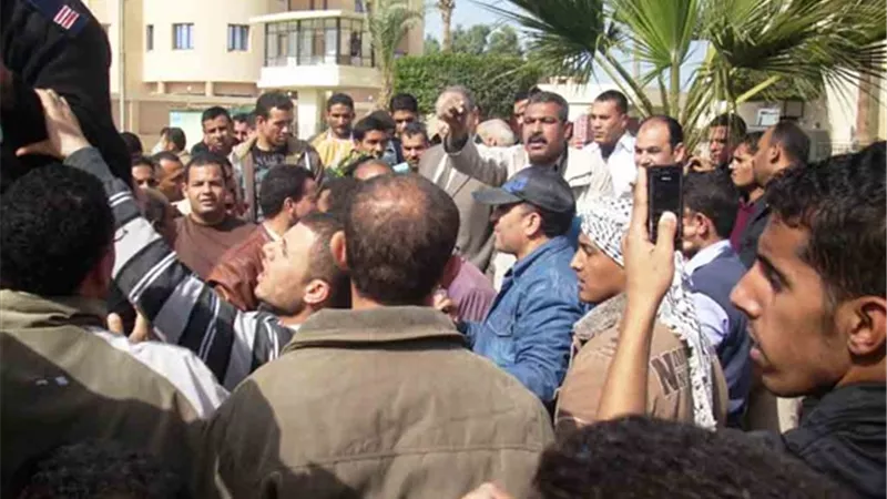 وقفة احتجاجية لعمال الشركة المالية بكفر الزيات