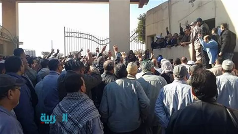 بالصور.. اشتعال أزمة عمال 
