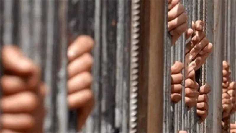 ضبط 23 قضية مخدرات و138 بائعًا متجولًا في حملة لشرطة النقل