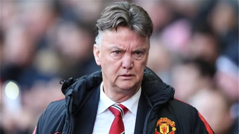  فان جال يحذر لاعبيه من مواجهة ميتولاند بالدوري الأوروبي