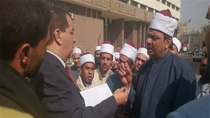 خطباء المكافأة يهددون بعدم الصعود إلى المنابر
