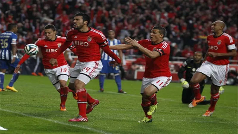 بالفيديو.. بنفيكا يتأهل لدور الثمانية بـ