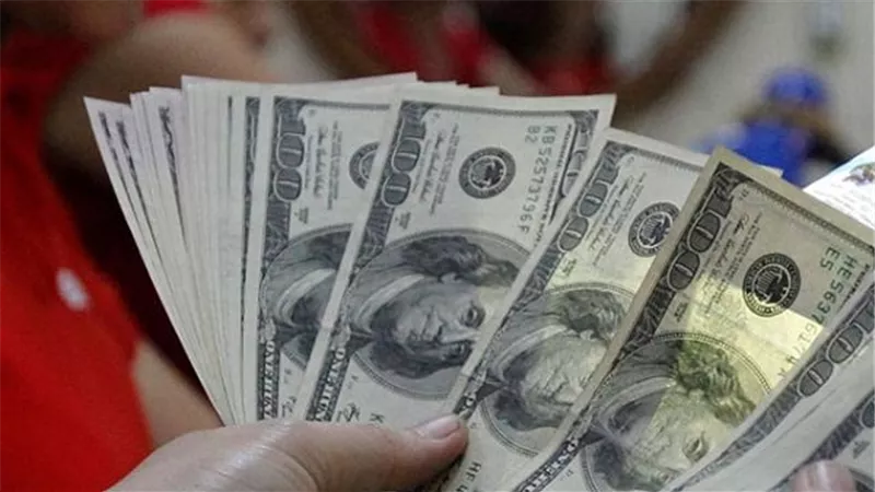 خبير اقتصادي يتوقع اختفاء السوق السوداء للدولار خلال 3 أشهر