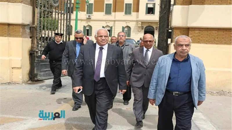 بالصور.. قبل مغادرته الديوان.. محافظ القاهرة يتفقد نموذج أتوبيسات القطاع الخاص
