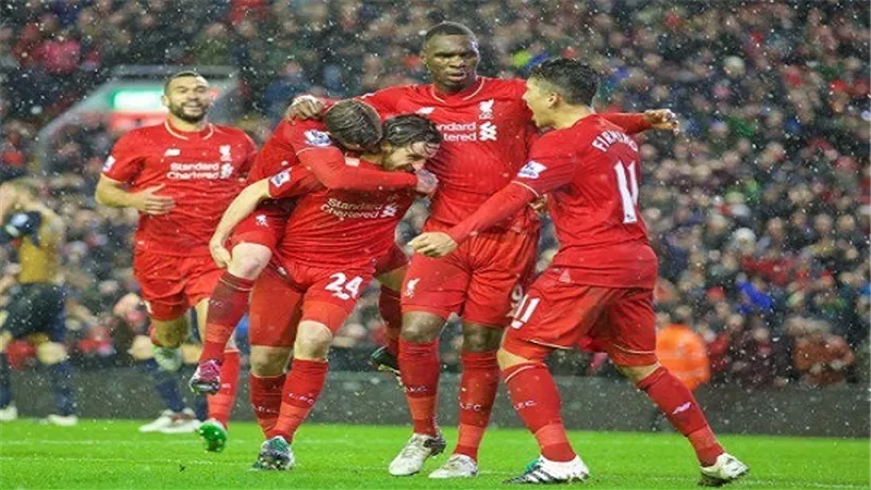 اليوم.. قمة نارية بين ليفربول وتوتنهام في الدوري الإنجليزي