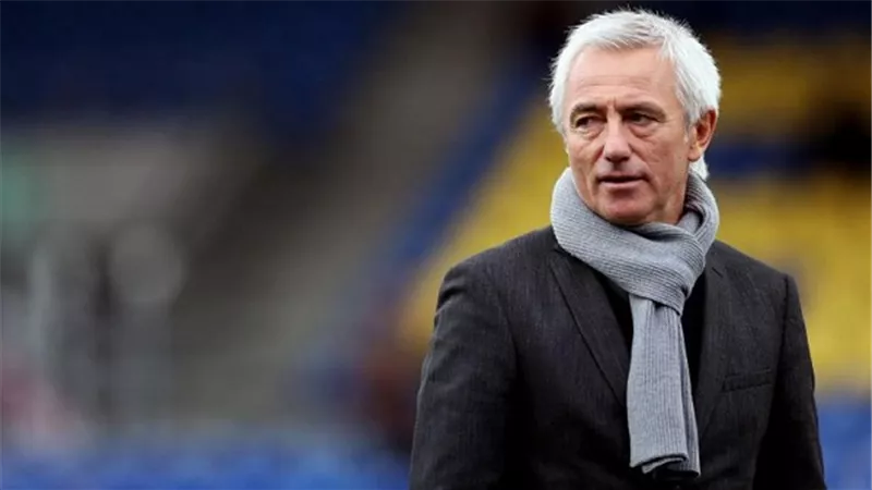 فان مارفيك يستمر مدربًا لمنتخب السعودية لمدة عام