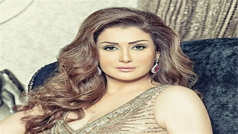 شاهد.. غادة عبد الرازق تحضر عرض 