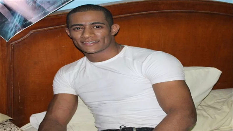 محمد رمضان ينشر صورة مع نجله علي
