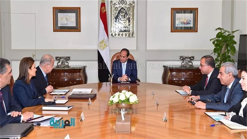 السيسي يلتقي عددًا من وزراء حكومة إسماعيل.. الرئيس يشدد على توفير السلع للمواطنين مع قرب شهر رمضان.. والمجموعة الاقتصادية تقر خطة تطوير وهيكلة القطاع العام