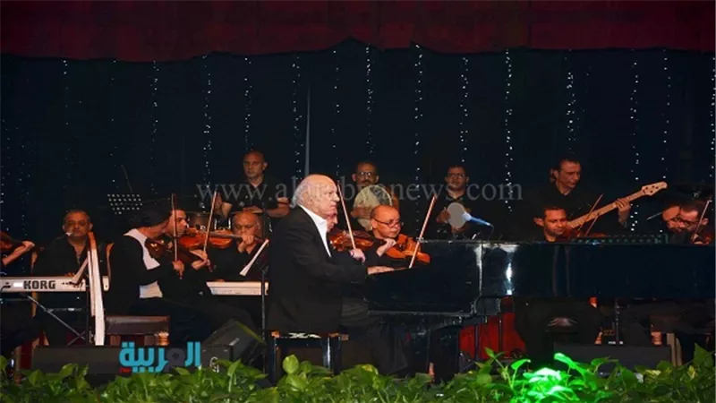 بالصور.. عمر خيرت يتألق بحفل جامعة القاهرة