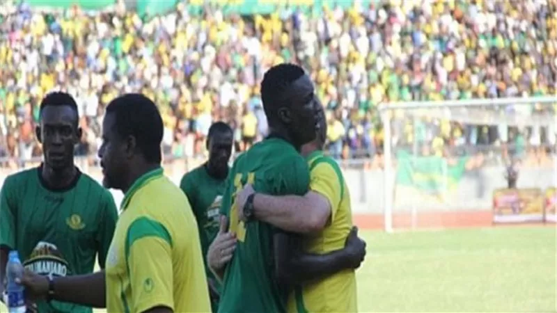 يانج أفريكانز يصل استاد برج العرب استعدادًا لمواجهة الأهلي