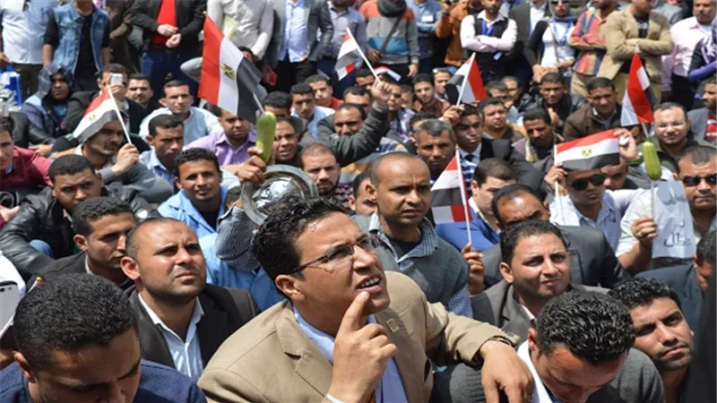 حملة الماجستير والدكتوراه يدخلون في اعتصام مفتوح أمام مجلس الوزراء