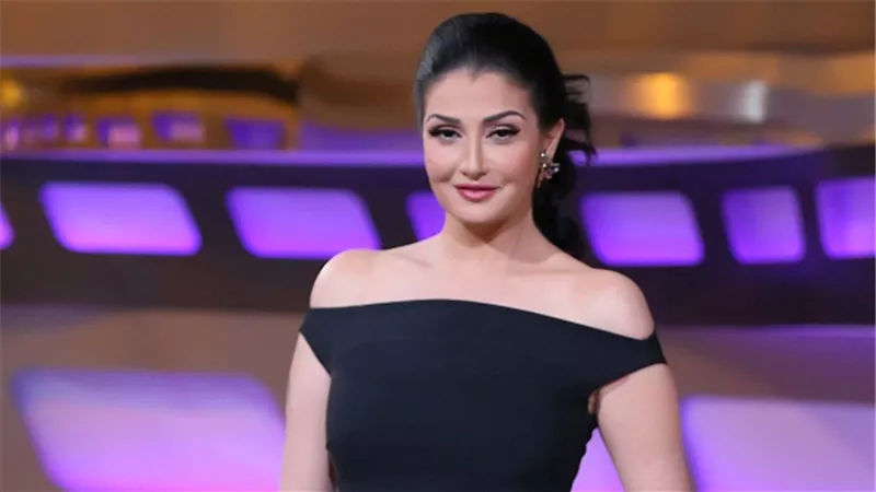 شاهد.. غادة عبد الرازق مع ابنتها روتانا في شوارع لندن