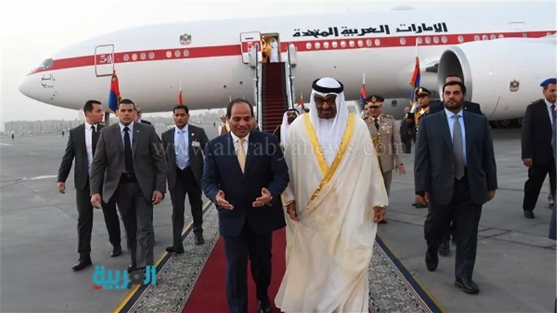 السيسي يصل مطار القاهرة لاستقبال ولي عهد أبو ظبي