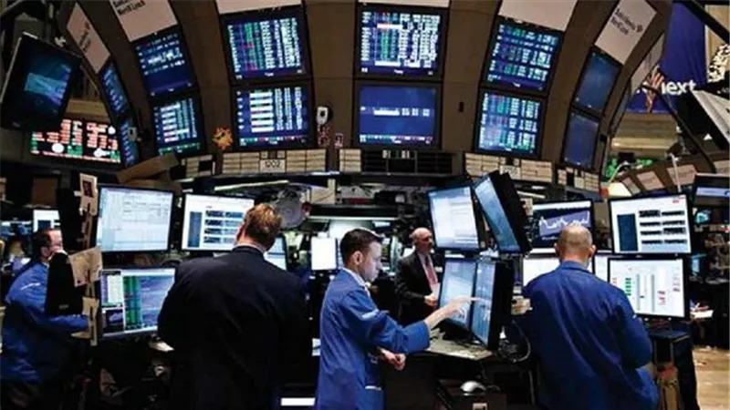 أسهم أوروبا تتراجع بالمستهل بعد قرار 