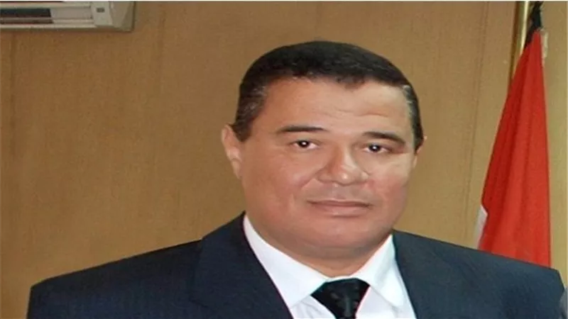 إحالة 11 عاملاً بـ