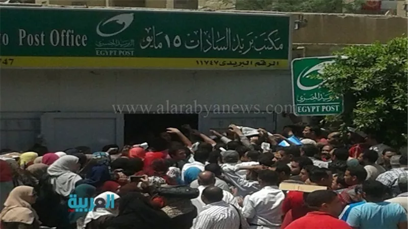 بالصور.. إقبال كبير على سحب كراسات شروط الإسكان الاجتماعي