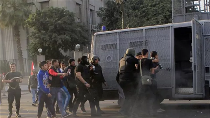 بالفيديو.. تفاصيل ليلة القبض على الصحفيين في وسط البلد