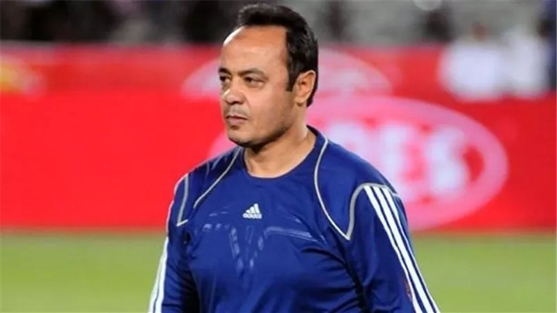 بالفيديو.. طارق يحيى يعتدي على مساعده أثناء مباراة الاتحاد
