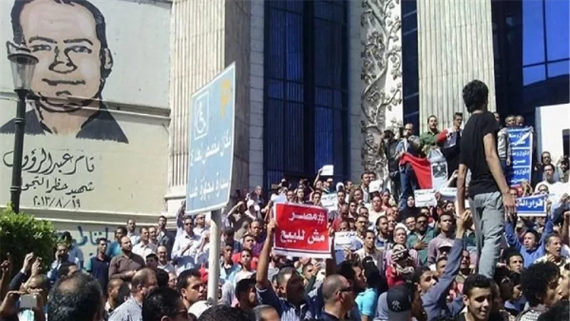 بالفيديو.. متصلة تهدد برش متظاهري 25 أبريل بـ