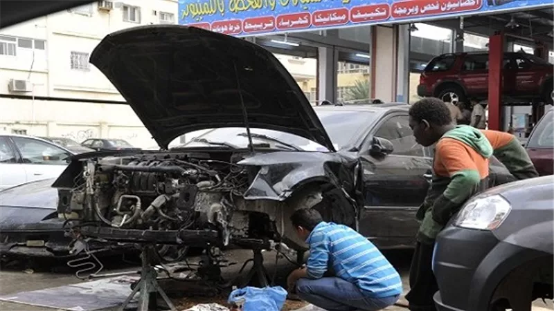 بالفيديو.. أهالي شرق مدينة نصر يصرخون من ورشة سمكرة مخالفة 