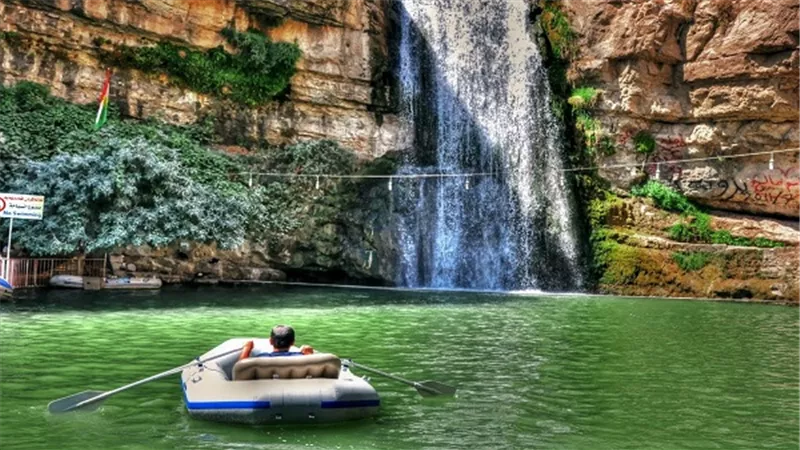 بالفيديو والصور.. شلال 