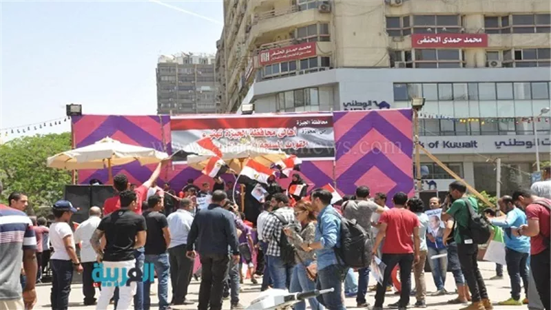 بالصور.. احتفالات بميادين الجيزة بذكرى تحرير سيناء.. أغانٍ وطنية بالشوارع ومراكز الشباب تفتح أبوابها للمواطنين.. ومديرية الصحة: لم نرصد أية إصابات نتيجة التظاهرات