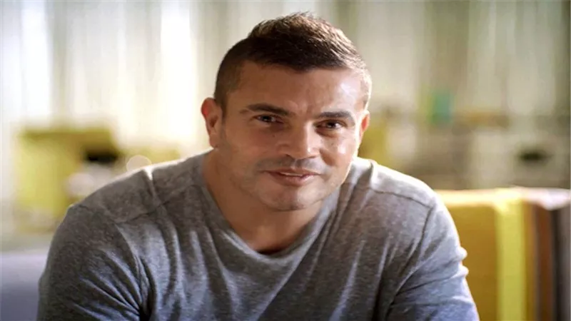 غموض حول أسباب تأجيل ألبوم عمرو دياب