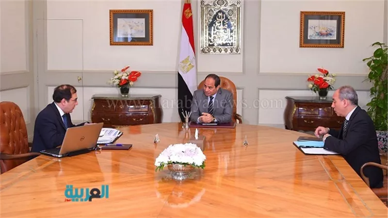 السيسي يستعرض مع وزير البترول خطة تطوير القطاع