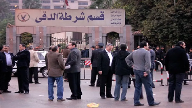 اشتباكات بين أمناء شرطة ومحامين بمحيط قسم الدقي