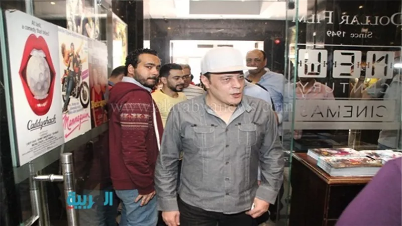 بالصور..عمرو عبد الجليل في العرض الخاص الثاني لـ 