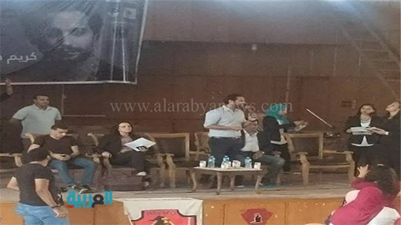بالصور.. كريم فهمي ضيف حفل كلية آداب عين شمس